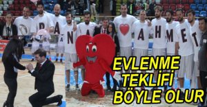 SAHADA SÜRPRİZ EVLENME TEKLİFİ