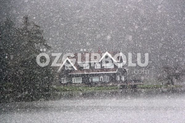 21 NİSAN'DA LAPA LAPA KAR YAĞDI