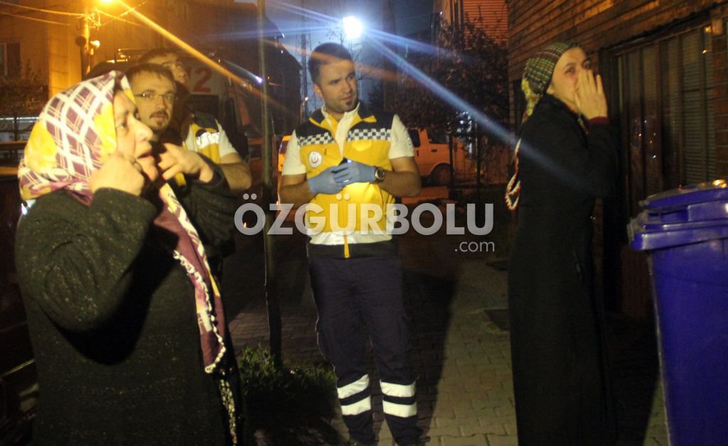 ANNE SİNİR KRİZİ GEÇİREREK BAYILDI