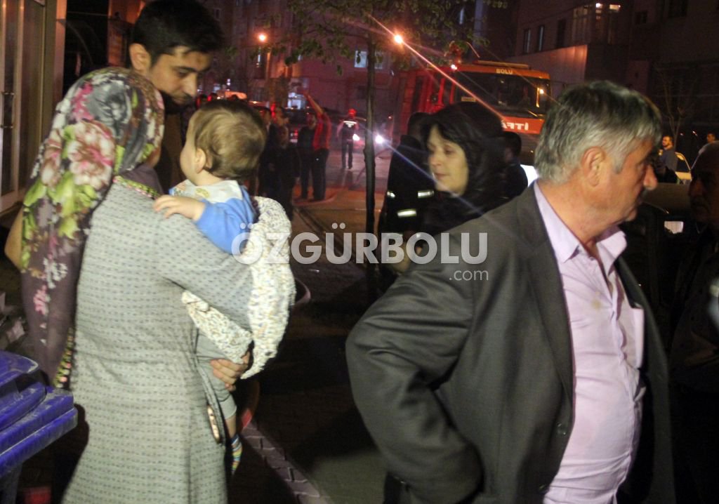 ANNE SİNİR KRİZİ GEÇİREREK BAYILDI