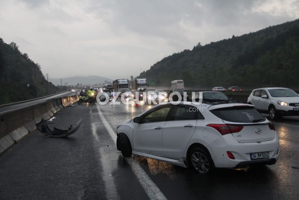 ARAÇ TAKLA ATARAK TERS DÖNDÜ