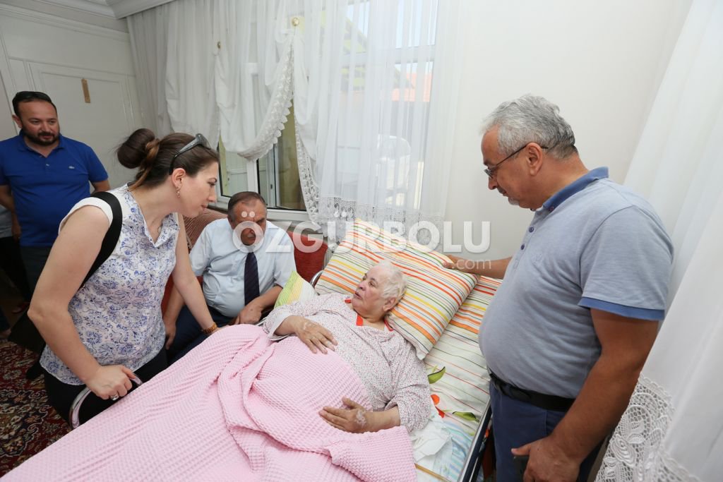 BAŞKAN YILMAZ HASTALARI YALNIZ BIRAKMIYOR