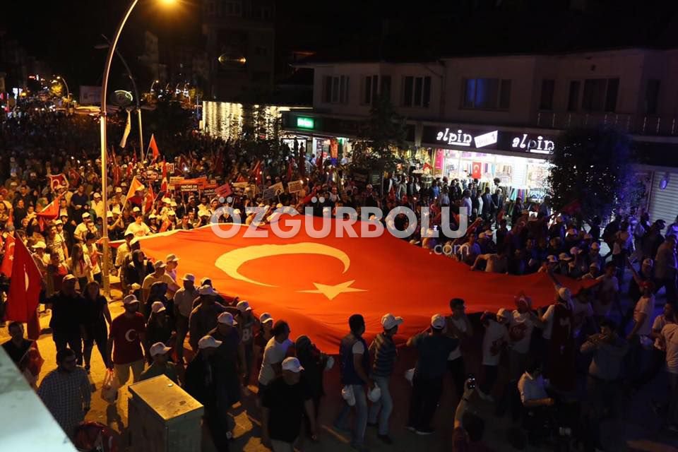 BİNLERCE KİŞİ FETÖ'YE LANET OKUDU