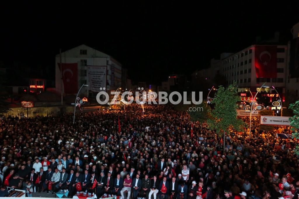 BİNLERCE KİŞİ FETÖ'YE LANET OKUDU