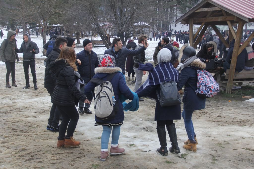 BİNLERCE ÖĞRENCİ HAMSİ FESTİVALİNDE EĞLENDİ