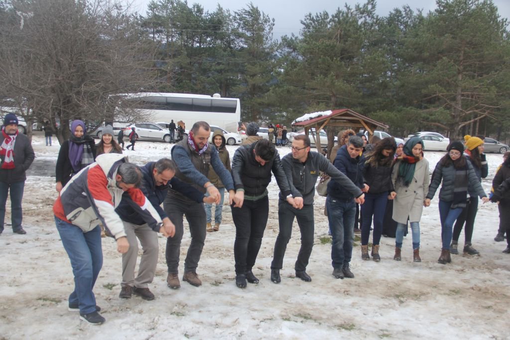 BİNLERCE ÖĞRENCİ HAMSİ FESTİVALİNDE EĞLENDİ