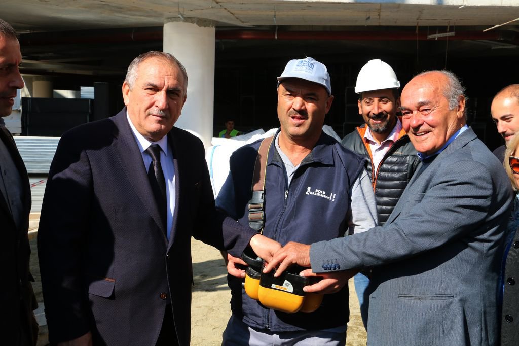 BİRLİK BERABERLİK İÇİNDE BUTONA BASTILAR