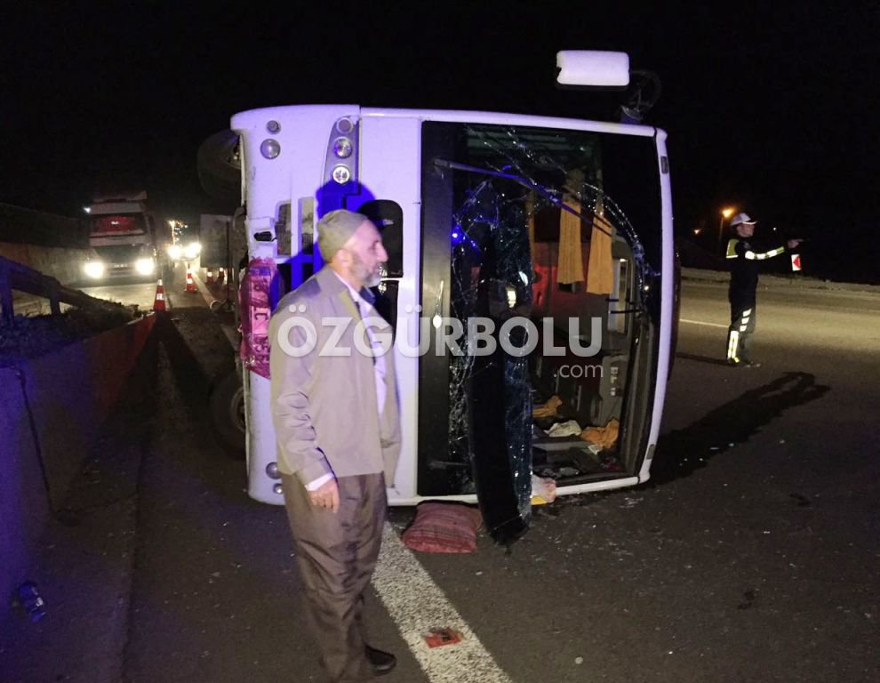 BOLU'DA MİDİBÜS DEVRİLDİ, 23 KİŞİ YARALANDI