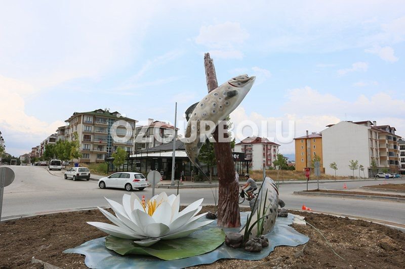 BOLUNUN SİMGELERİ KAVŞAKLARA YERLEŞTİRİLİYOR
