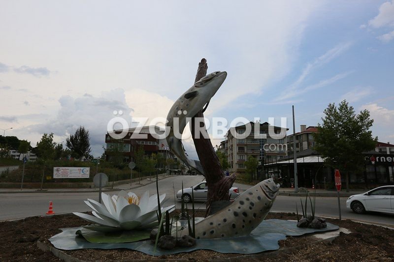 BOLUNUN SİMGELERİ KAVŞAKLARA YERLEŞTİRİLİYOR