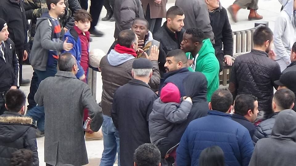 CADDEDE TEKME TOKAT "SAAT KAÇ" KAVGASI