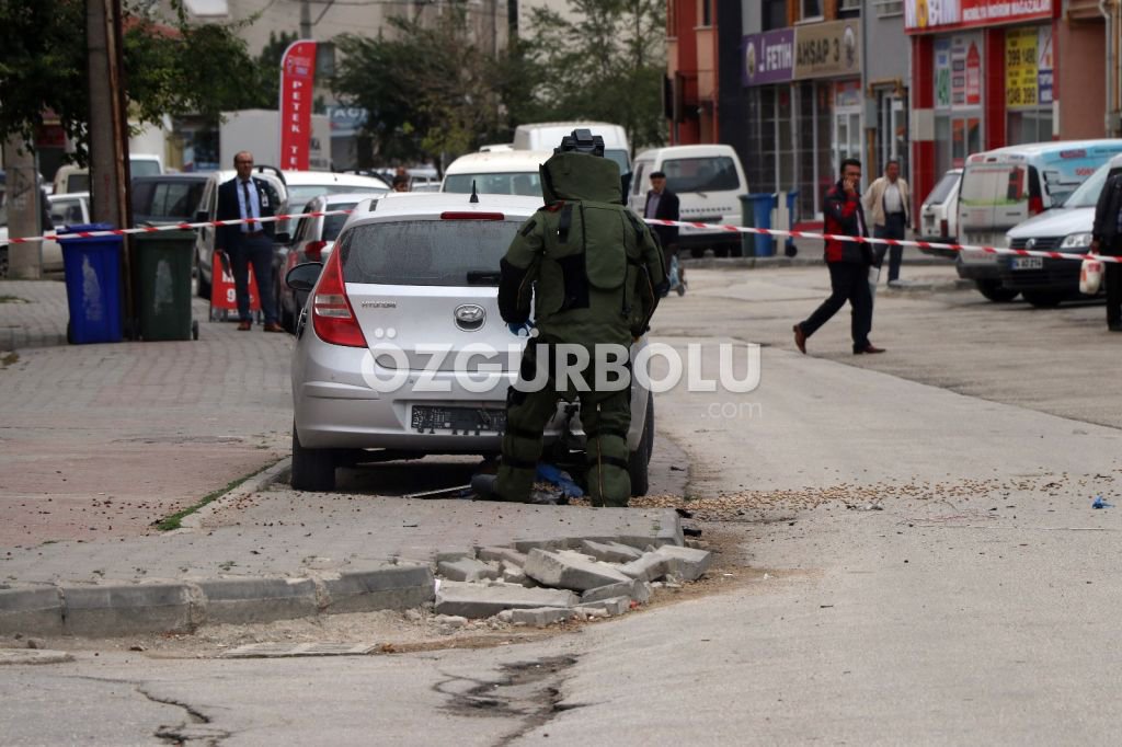 ÇEVİK KUVVET ÖNÜNDE ŞÜPHELİ PAKET ALARMI