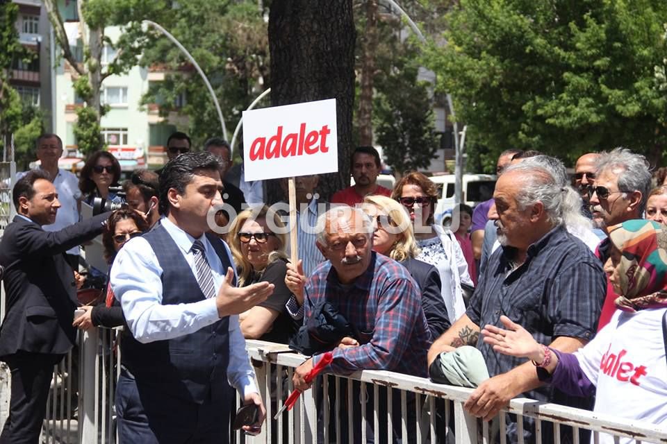 CHP'LİLER İLE POLİS ARASINDA GERGİNLİK