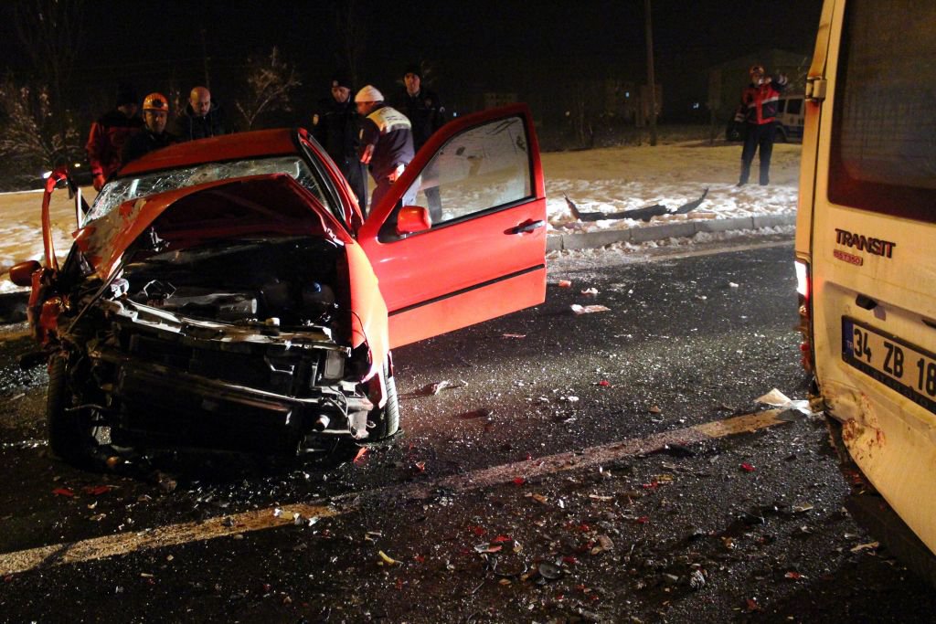 DAKİKALARCA AMBULANSI BEKLEDİ