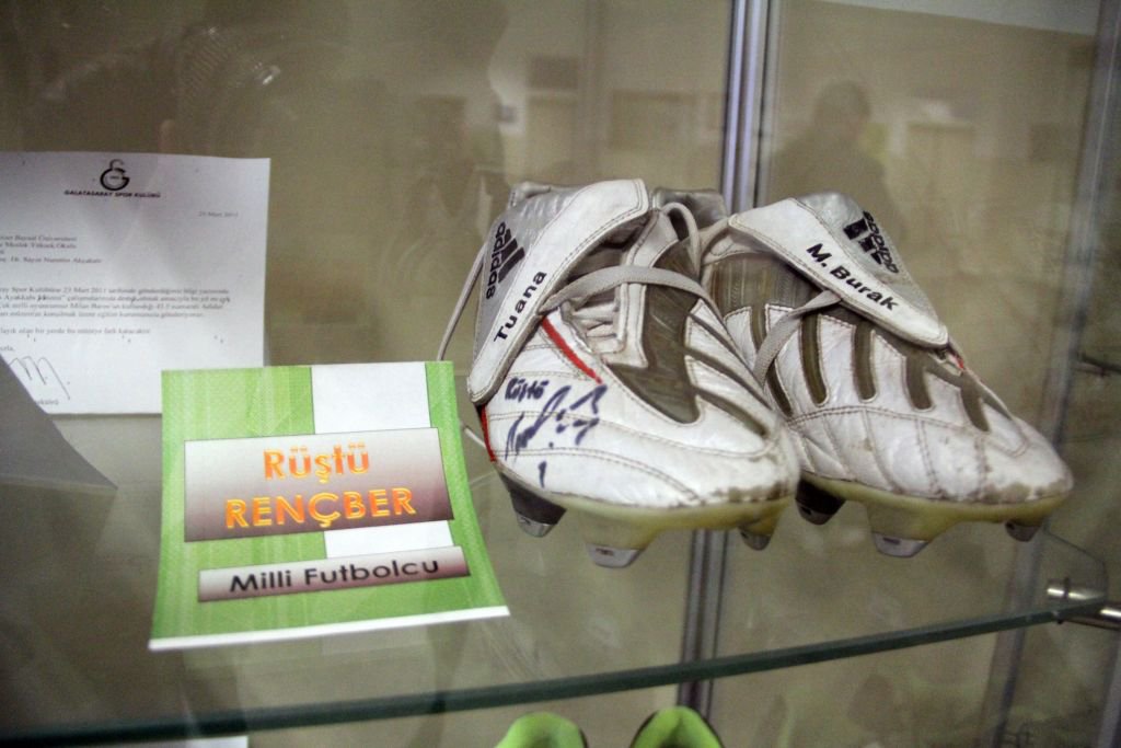 EREN'İN KARA LASTİKLERİ SERGİDE