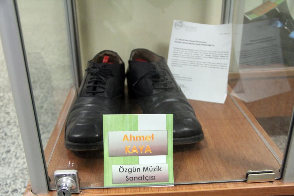 EREN'İN KARA LASTİKLERİ SERGİDE