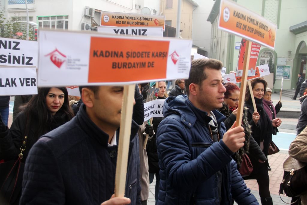 ERKEKLERDEN KADINLARA DESTEK