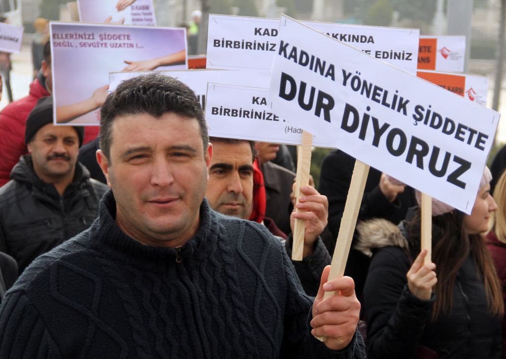 ERKEKLERDEN KADINLARA DESTEK