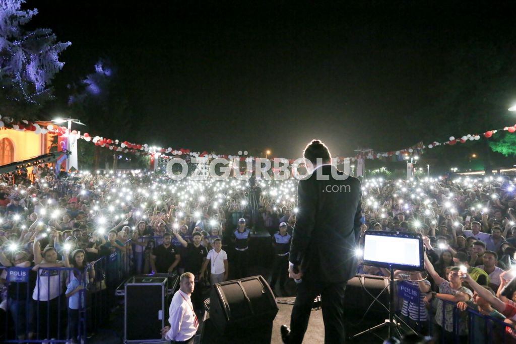 FERHAT GÖÇER'DEN MUHTEŞEM KONSER