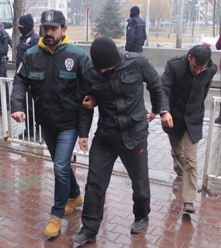 FETÖ ŞÜPHELİSİ 17 KİŞİ ADLİYEYE SEVK EDİLDİ