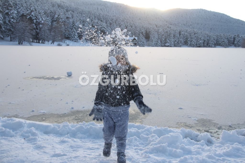 GÖLCÜK GÖLÜ BUZ TUTTU...