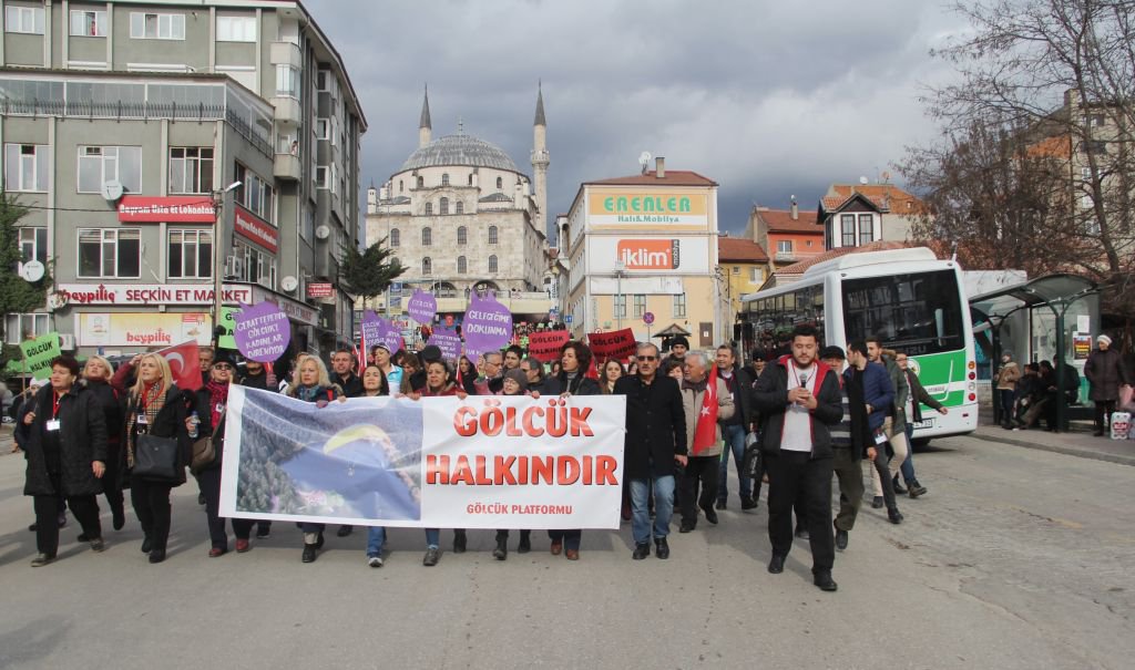 GÖLCÜK İÇİN EYLEM YAPTILAR