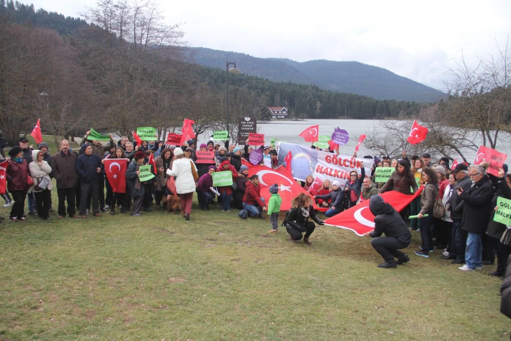 GÖLCÜK İÇİN EYLEM YAPTILAR