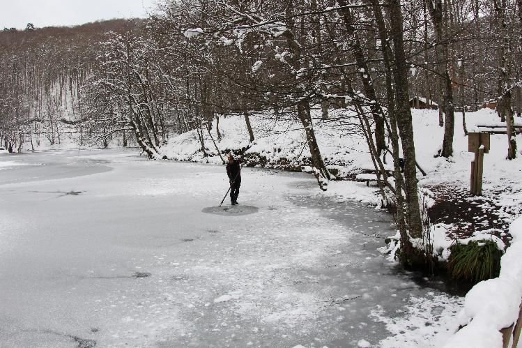 GÖLÜN DİBİNDEN CEP TELEFONLARI ÇIKTI