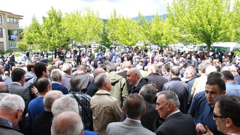 GÖZYAŞLARIYLA TOPRAĞA VERİLDİ