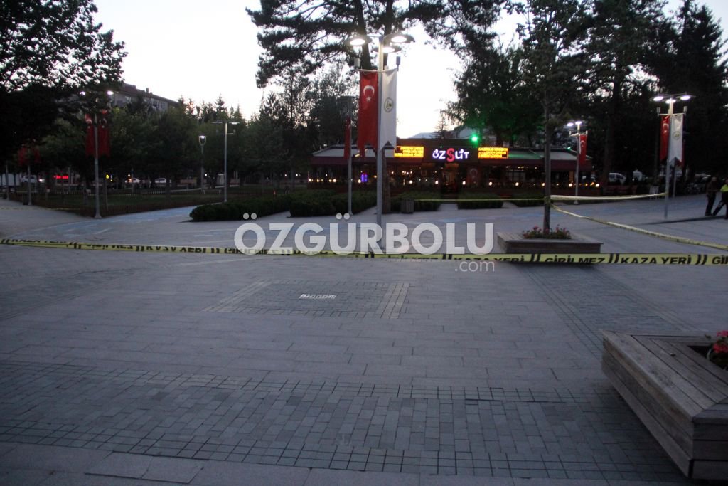 İFTAR ÇADIRININ YAKININDA ŞÜPHELİ ÇANTA PANİĞİ