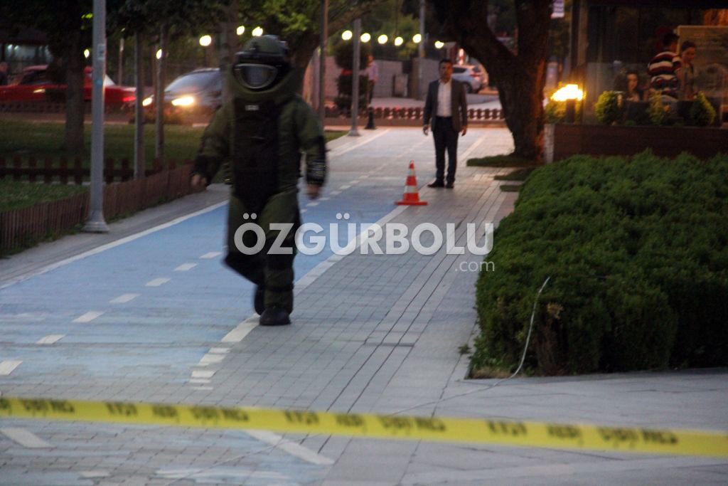 İFTAR ÇADIRININ YAKININDA ŞÜPHELİ ÇANTA PANİĞİ