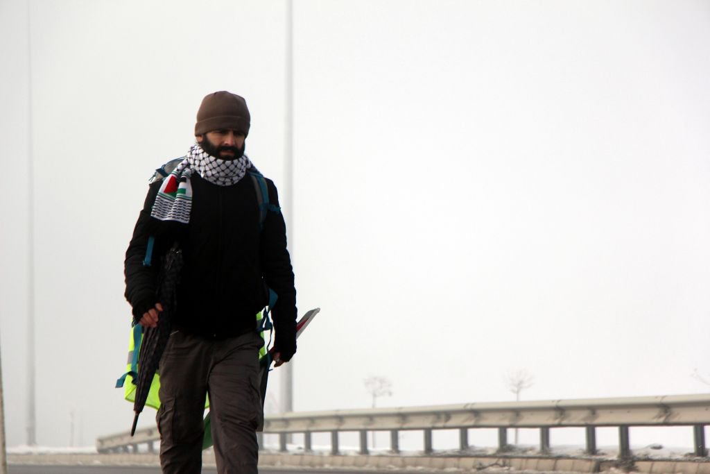 İSRAİL ZULMÜNE DİKKAT ÇEKMEK İÇİN KUDÜS'E YÜRÜYOR