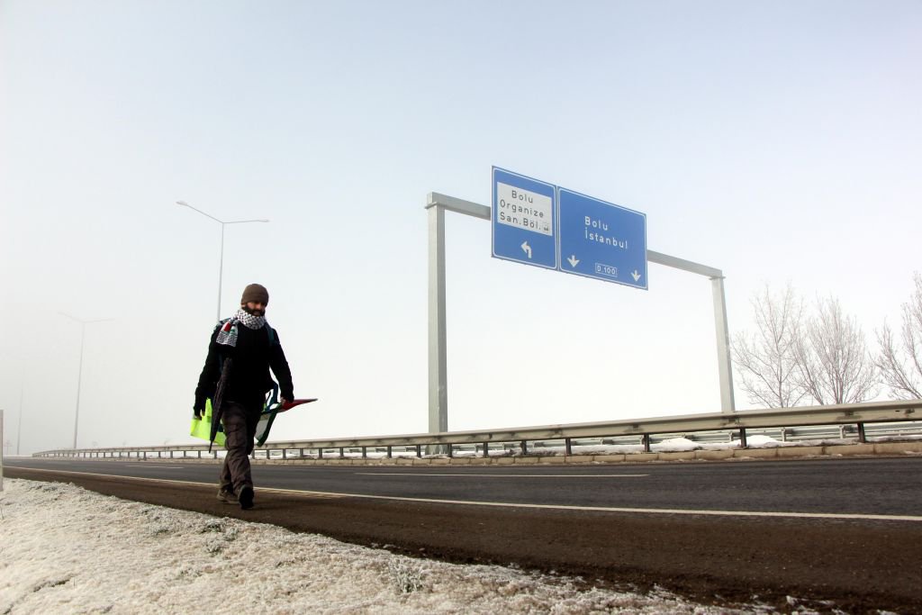 İSRAİL ZULMÜNE DİKKAT ÇEKMEK İÇİN KUDÜS'E YÜRÜYOR