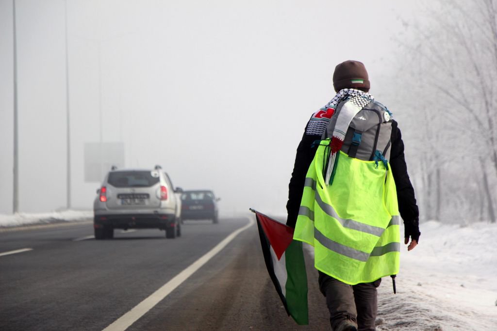 İSRAİL ZULMÜNE DİKKAT ÇEKMEK İÇİN KUDÜS'E YÜRÜYOR