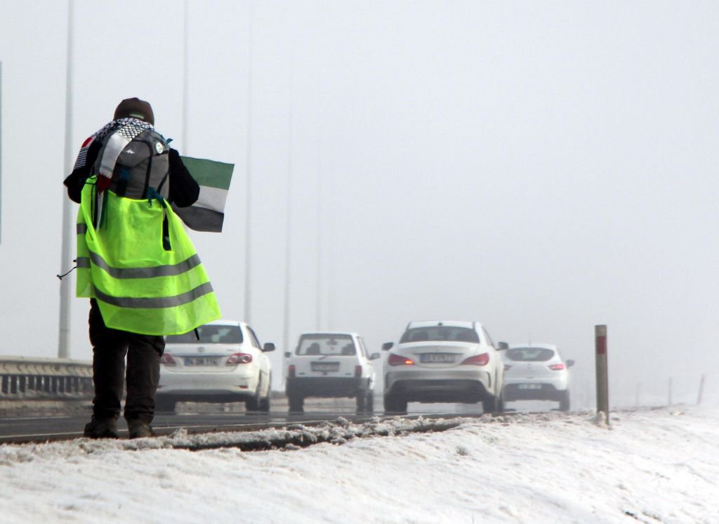 İSRAİL ZULMÜNE DİKKAT ÇEKMEK İÇİN KUDÜS'E YÜRÜYOR