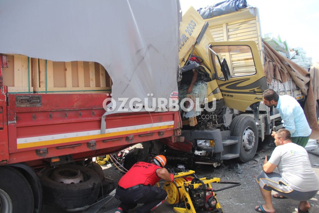 KAMYON TIR ARKADAN ÇARPTI, SÜRÜCÜ HAYATINI KAYBETTİ