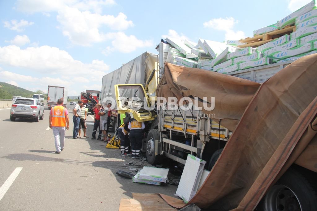 KAMYON TIR ARKADAN ÇARPTI, SÜRÜCÜ HAYATINI KAYBETTİ