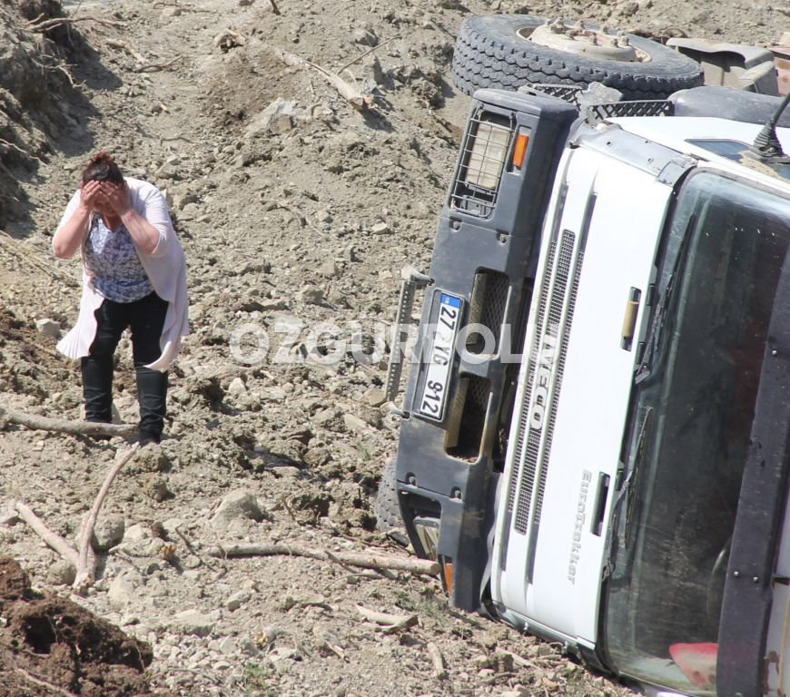KAMYONUN ALTINDA KALARAK CAN VERDİ