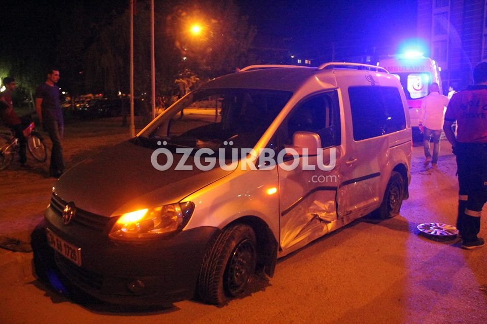 KAZA ÜSTÜNE KAZA, GENÇ SÜRÜCÜ YARALANDI