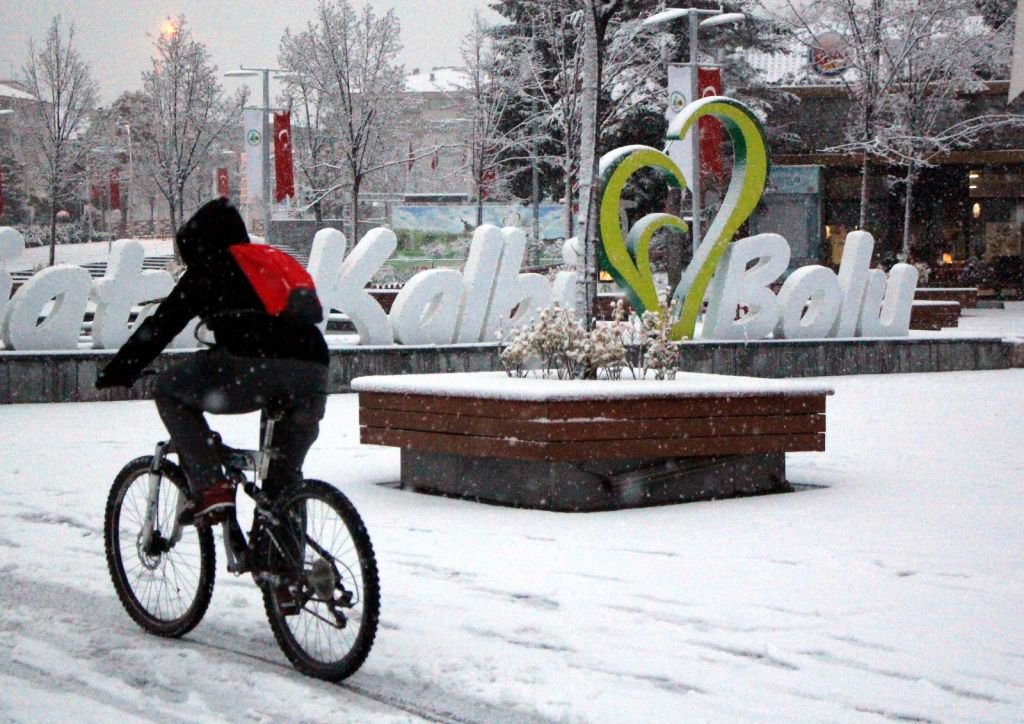 KENT MERKEZİ BEMBEYAZ OLDU