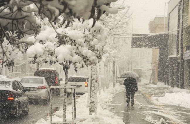 KENT MERKEZİ BEMBEYAZ OLDU