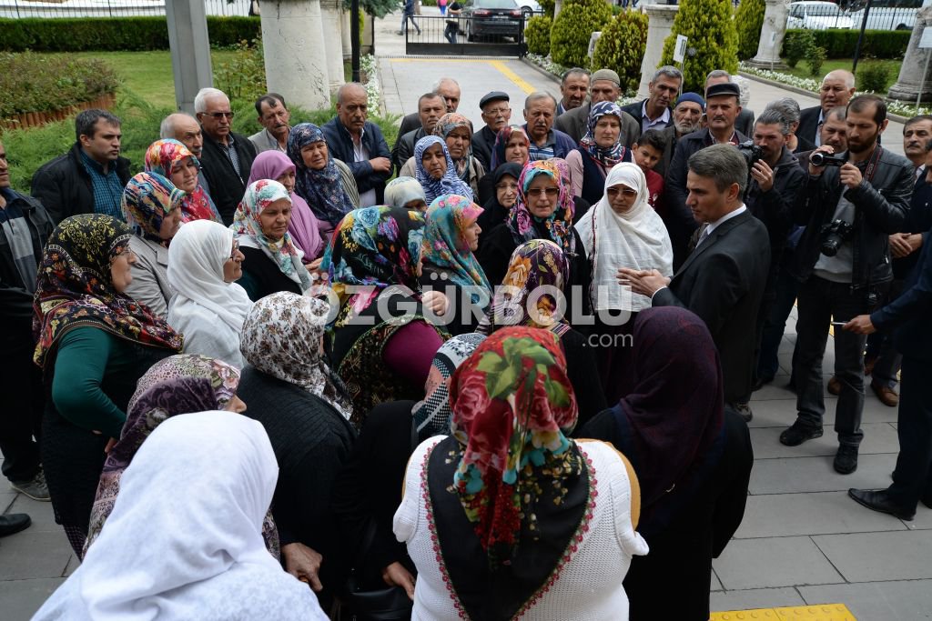 KÖYLÜLER VALİ'NİN KAPISINA DAYANDI