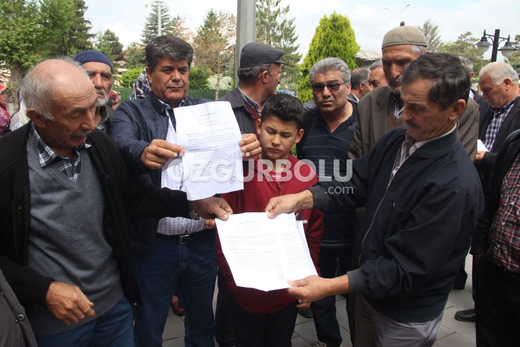 KÖYLÜLER VALİ'NİN KAPISINA DAYANDI