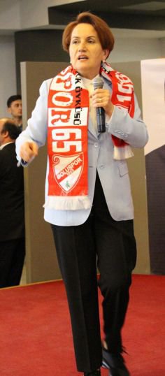 MERAL AKŞENER'İ PROTESTO ETTİLER