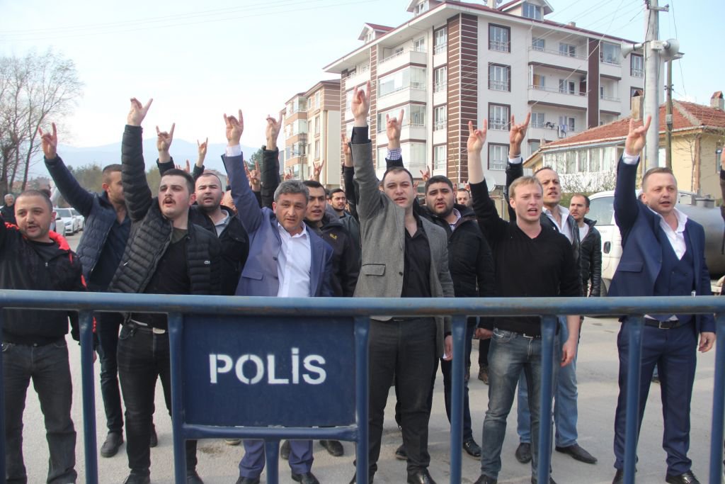 MERAL AKŞENER'İ PROTESTO ETTİLER