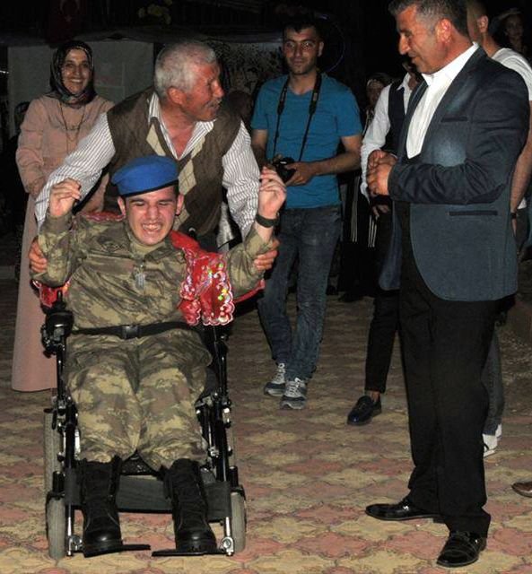 MERT CAN'IN GURUR GECESİ