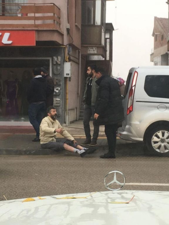 MOTOSİKLETTEN DÜŞEREK YARALANDI