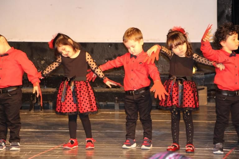 NAFİZE BAYSAL'DAN MUHTEŞEM ÇOCUK ŞENLİĞİ