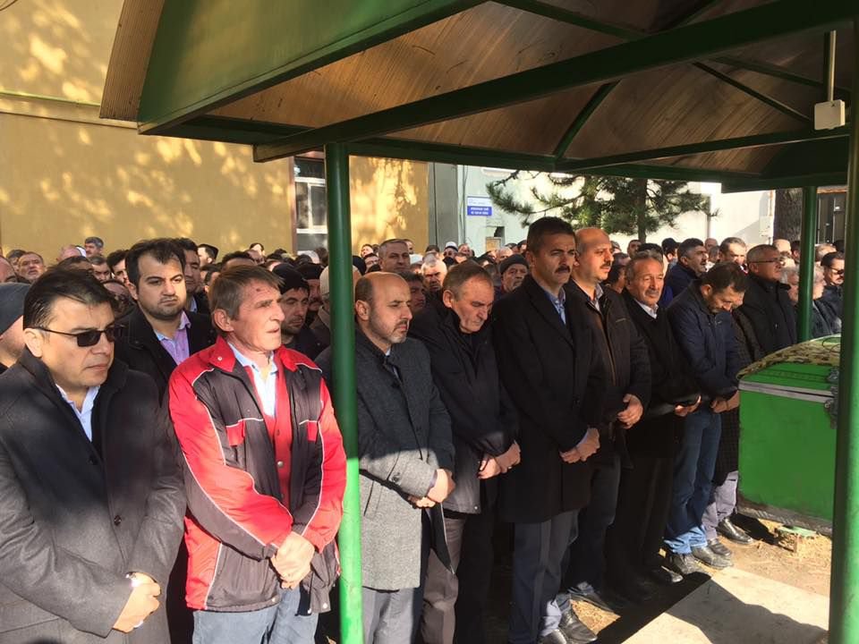 NAZİFE ÖĞRETMEN GÖZYAŞLARIYLA TOPRAĞA VERİLDİ