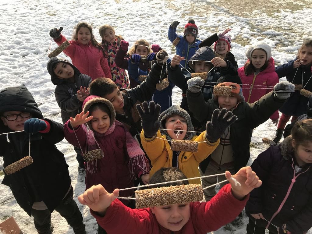 ÖĞRENCİLER VE ÖĞRETMENLER KUŞLARA UMUT OLDU
